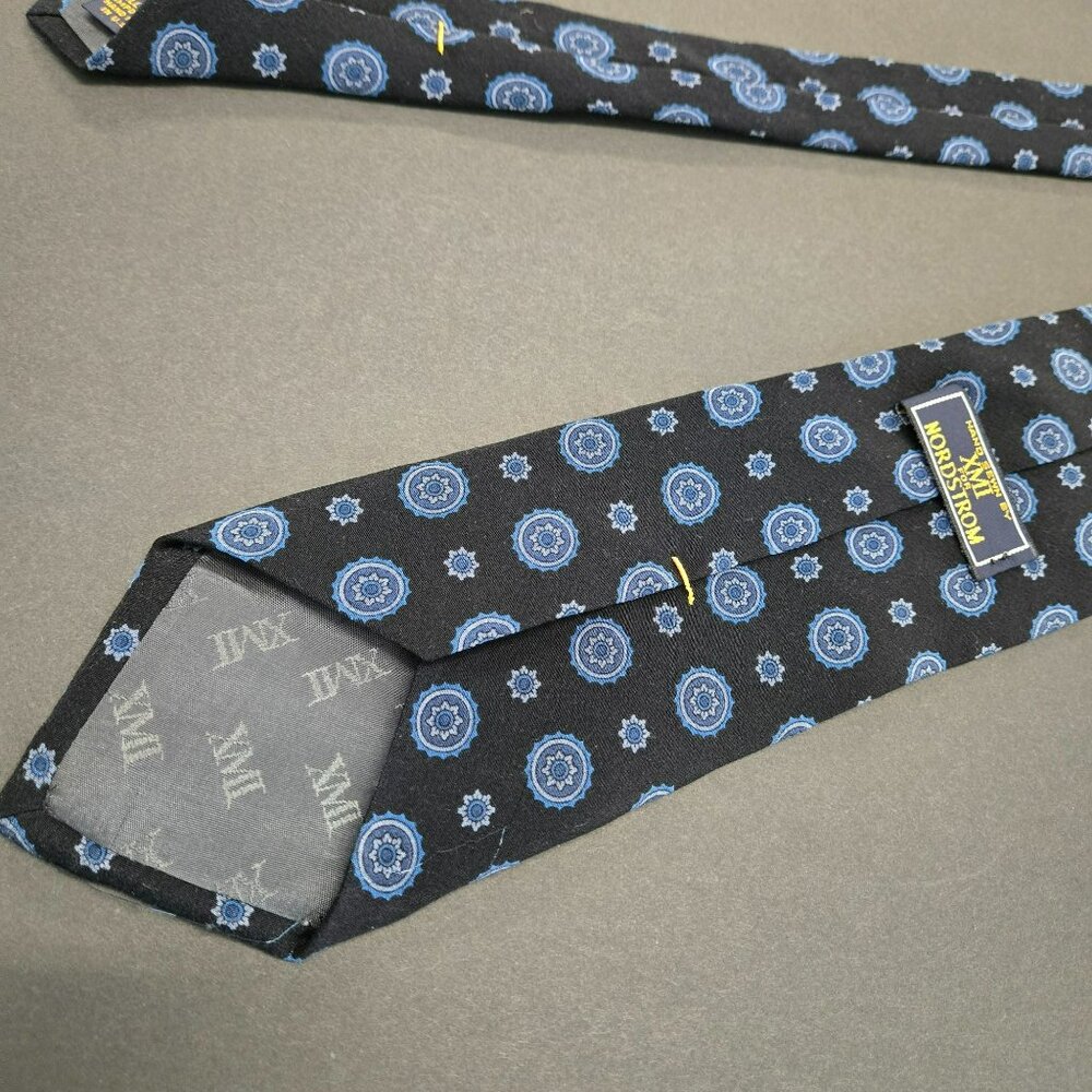 Handmade XMI for Nordstrom 100% Silk Tie w Blue Medallion Pattern 62 x 3.5" - Picture 4 of 7